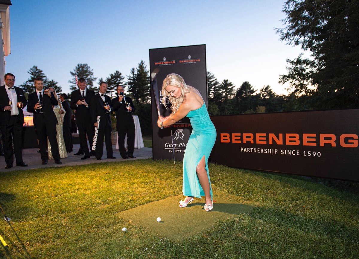BLAIRONEAL's tweet photo. Fact: Chipping in heels is hard ⛳️👠. •✨👱🏽‍♀️🏌🏼‍♀️#gala #glenarbor   @GPInvitational • --> https://t.co/ZVSbSHpB1e https://t.co/EfpndtoAdM