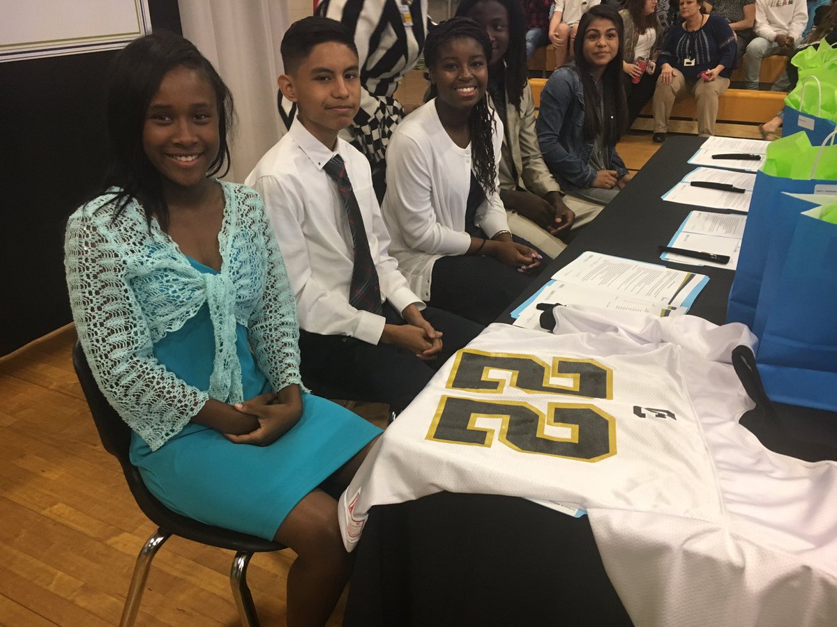 AshlynBecton's tweet photo. Such an exciting day for these young students! https://t.co/uLMqZ4dcWs