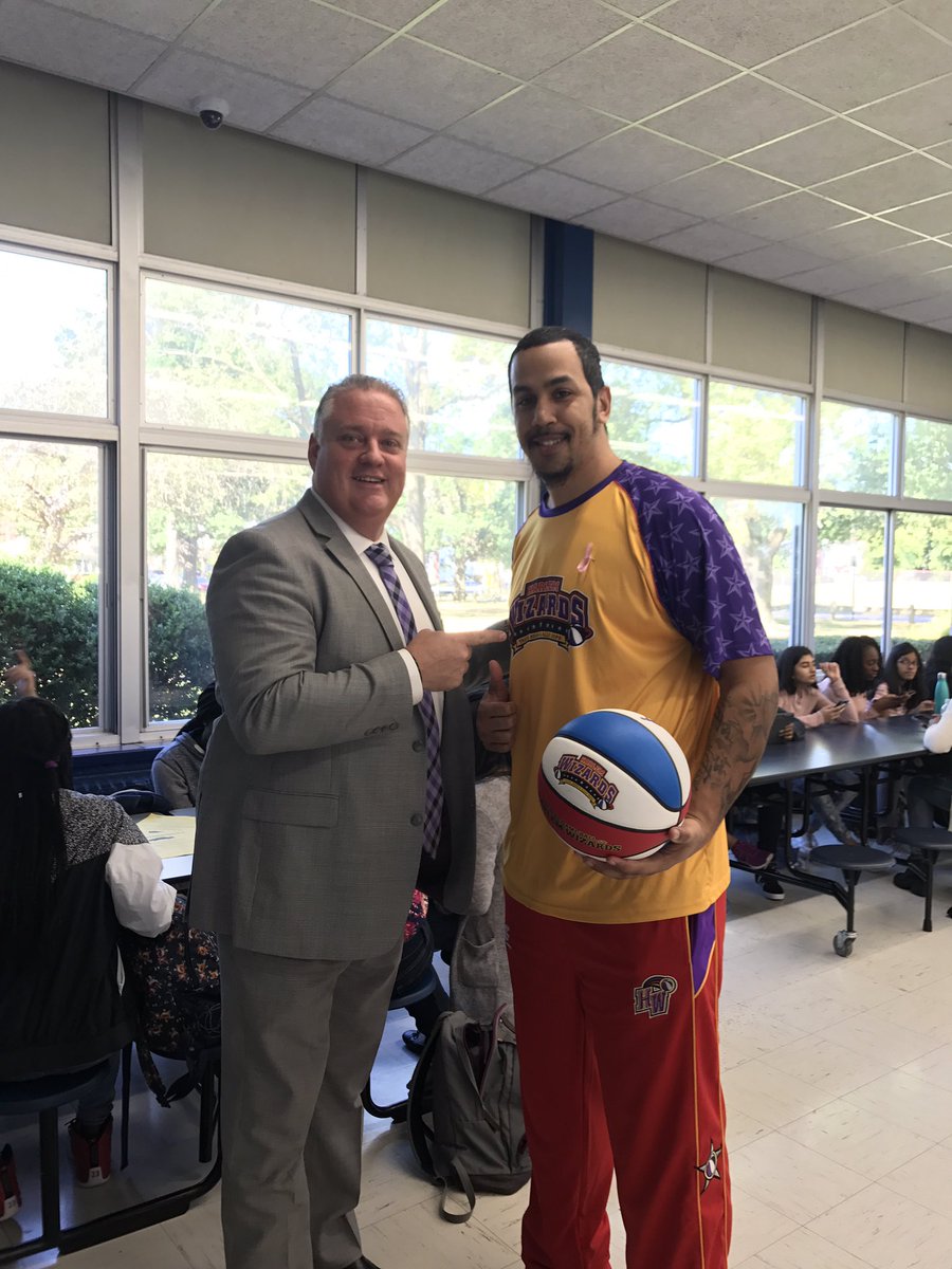 NHPGladiators's tweet photo. Harlem Wizards visiting NHP today - playing a game on Nov 9th @ NHP @ 7pm. Sponsored by the Road School PTA @NHPRoadSchool https://t.co/OWMcnRsmil