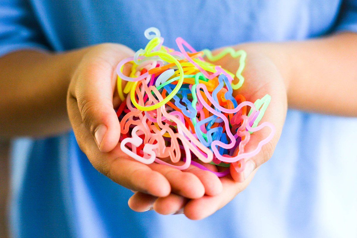 StumblerTop's tweet photo. This generation may have fidget spinners,  but we had silly bands https://t.co/LzSOSziQef