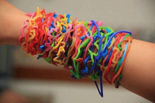 StumblerTop's tweet photo. This generation may have fidget spinners,  but we had silly bands https://t.co/LzSOSziQef