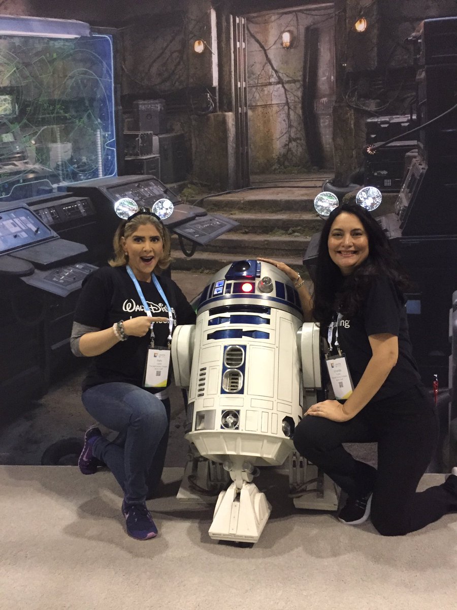 wdigriselda's tweet photo. #GHC17 #DisneyRecruiter #MagicBench #DisneyResearch https://t.co/n32sub6r2e