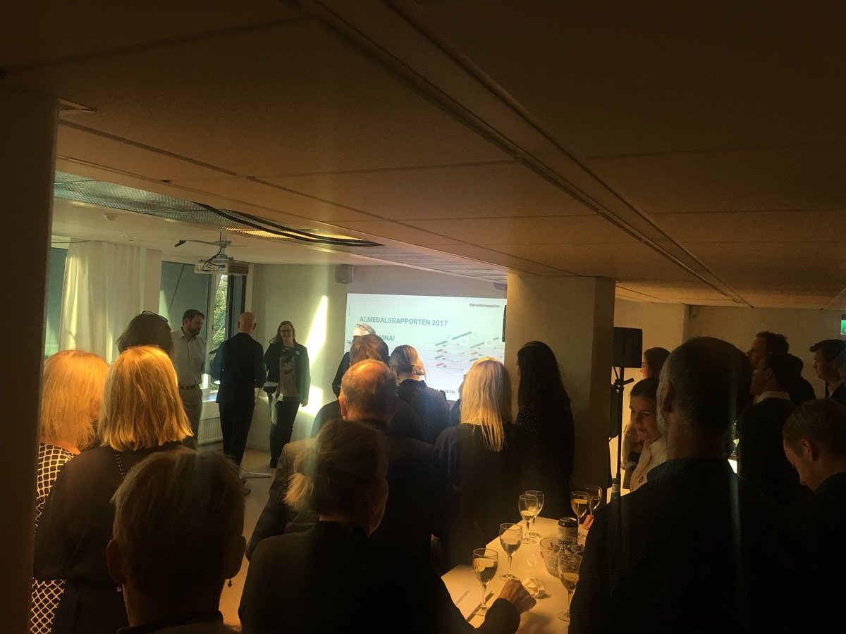 Fullsatt hos @narvasthlm, nu kör vi igång! #almedalsrapporten presenteras av <a href="/t_sjostrom/">Torbjörn Sjöström</a> och vår analyschef Helen Widmark.