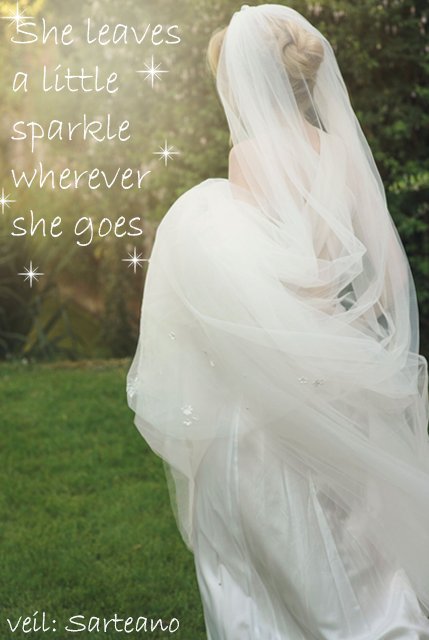 Sarteano: een prachtige ivoorkleurige sluier van Italiaanse tule. De sluier is afgewerkt met schitterende ivoorkleurige parels en bloemetjes