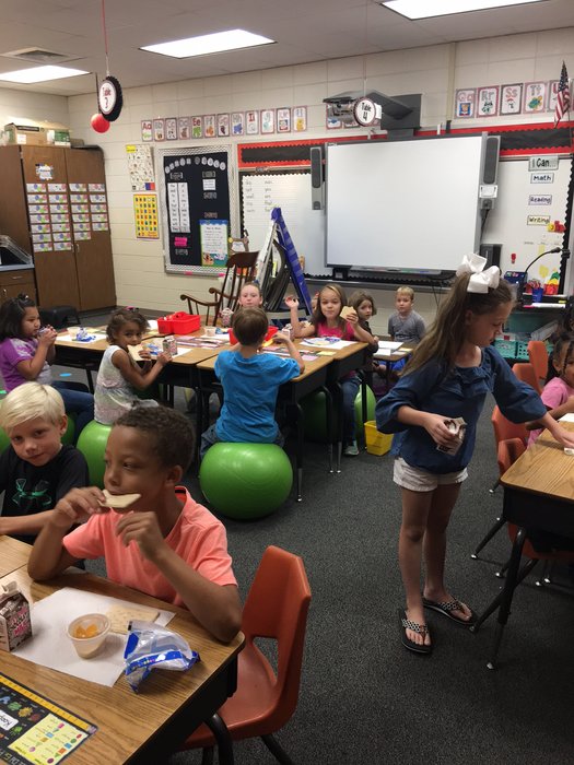 StarCitySchools's tweet photo. We love breakfast in the classroom!! #whateverittakes https://t.co/KbPeeNcwqy