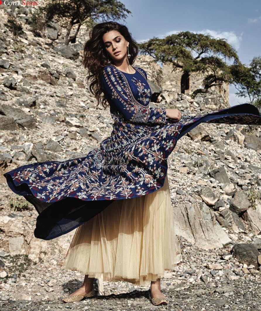 kritigreatsanon's tweet photo. @kritisanon for @HELLOmagIndia #anotherpics #looking so #Goregous #adorable #stunnig #hot #slaying #Princess #Oman2017
#Hairby -@aasifahmed
#Makeup- @jacobsadrian https://t.co/Fnyxdjhtfw