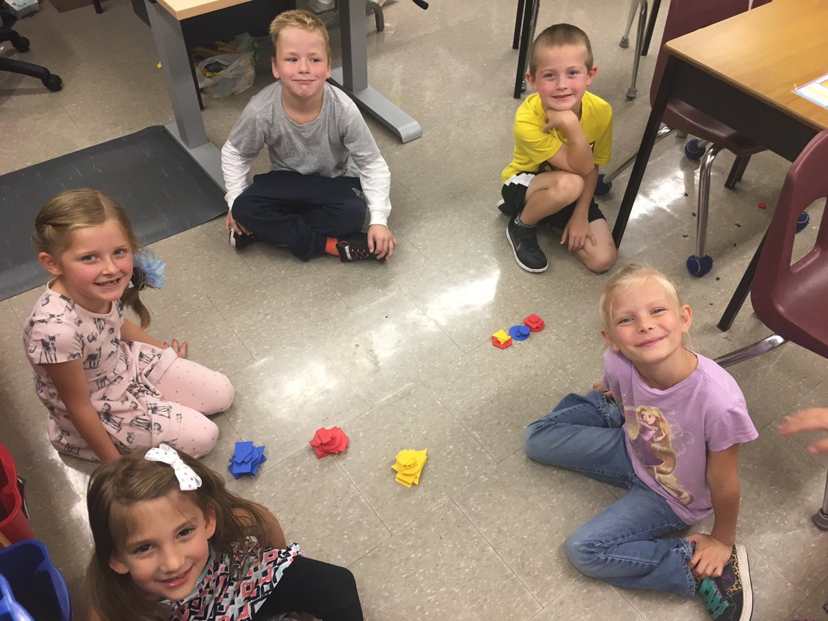 MrStewart_3S's tweet image. From #mathworkshop to #grade1classroom - thanks @TeatherBoard for sparking today&apos;s lesson #sortingfun #attributeblocks @EIMJaguars
