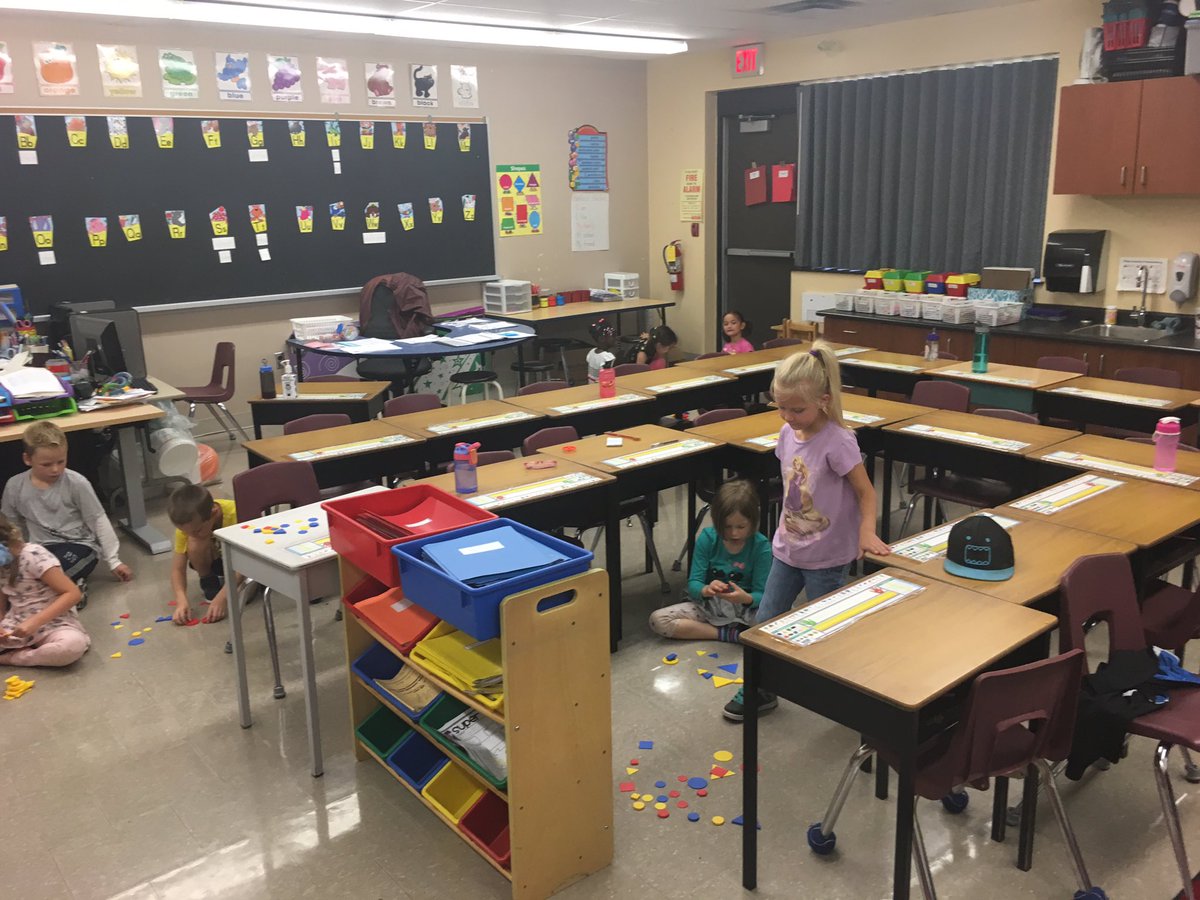 MrStewart_3S's tweet image. From #mathworkshop to #grade1classroom - thanks @TeatherBoard for sparking today&apos;s lesson #sortingfun #attributeblocks @EIMJaguars