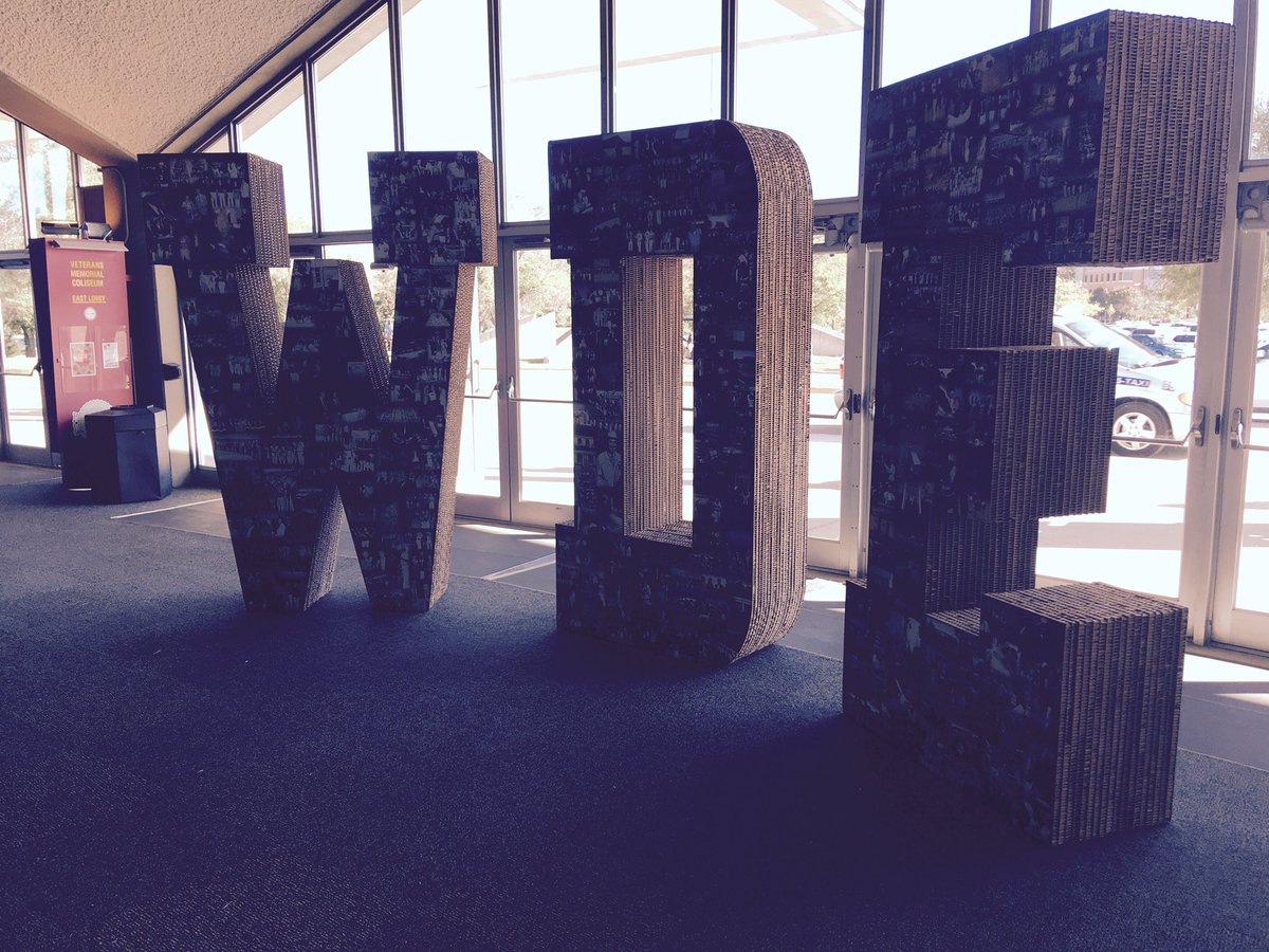 AgriKingInc's tweet photo. Day two of @WDExpo is underway! #WD2017 https://t.co/goeAc3MmM3