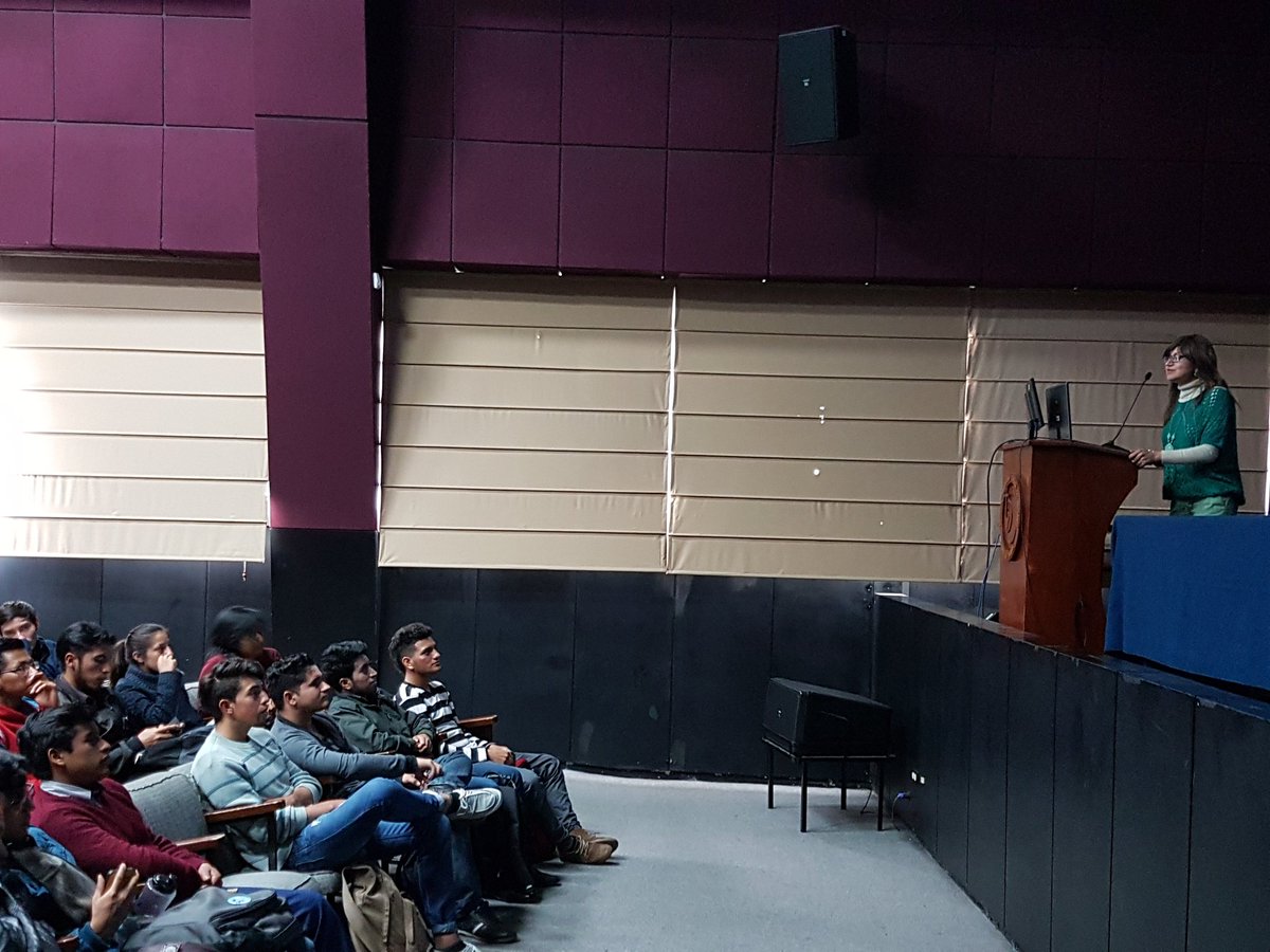 PUCE_Ecuador's tweet photo. Soledad Enderica, presenta la propuesta de trabajo para el acompañamiento a estudiantes #SoyDeLaCato #DejaTuHuella https://t.co/p67GrHPRNs