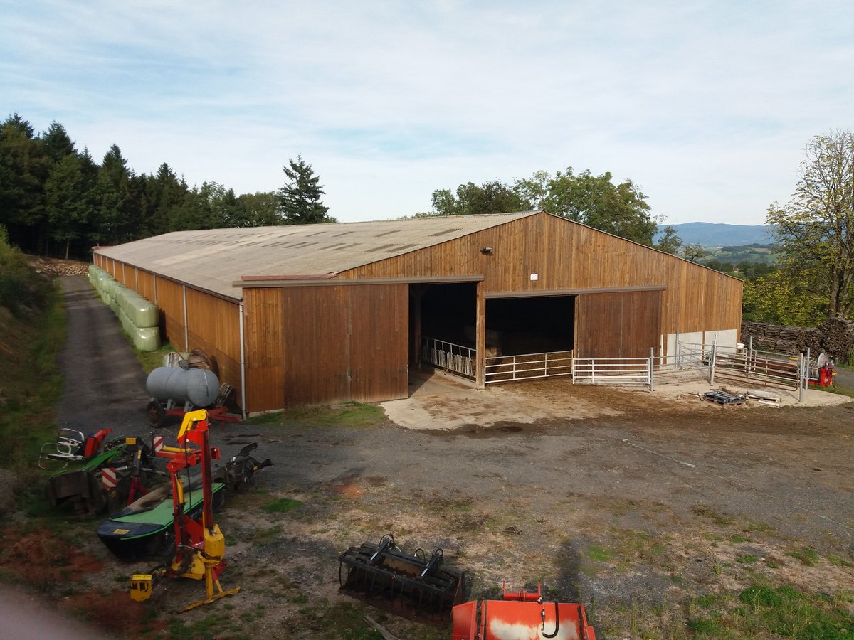 WilliamConlon's tweet photo. Touring France with the Irish Farm Buildings Association this week, visited a Saler farm with a €300,000 shed, great set up @farmersjournal https://t.co/bCHbjI9IRb