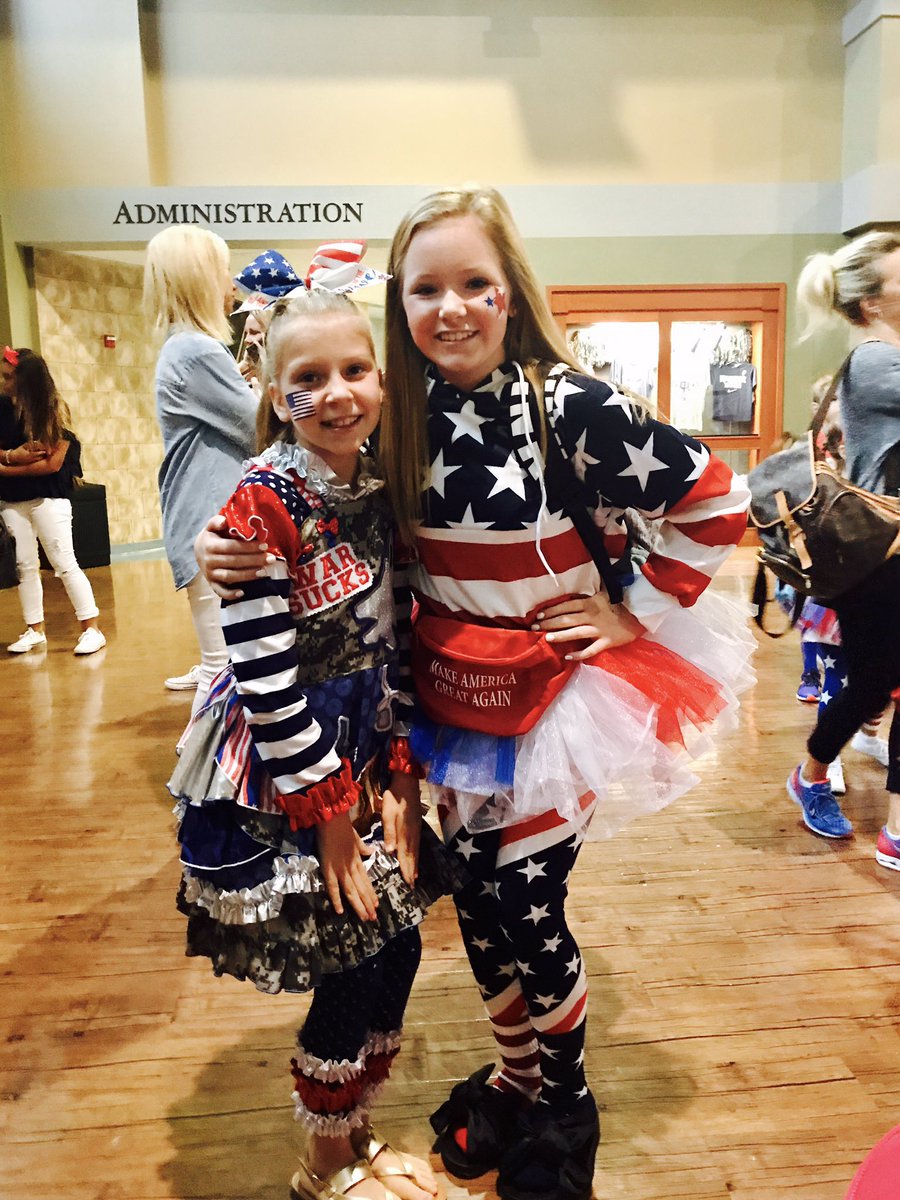 3perkinskids's tweet photo. Day 3 of #LCSHoCo2017 we ❤️America. https://t.co/McprtObiTZ