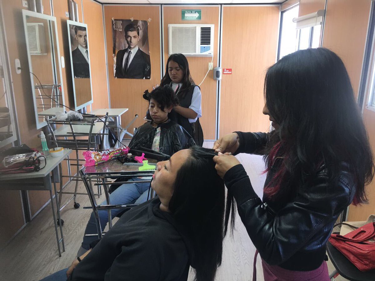 ICATECHSanCris's tweet photo. Nuestros cursos de estilismos y bienestar personal se mantienen en constante desarrollo en #SanCristóbal. https://t.co/5FzDxle50k
