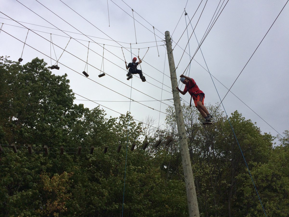 DSSSRISE's tweet photo. RISE Stepping outside our comfort zone and supporting each other #leadership #getoutside @DSSSGrizzlyDen @DavidSuzukiSS https://t.co/84x1II24GX
