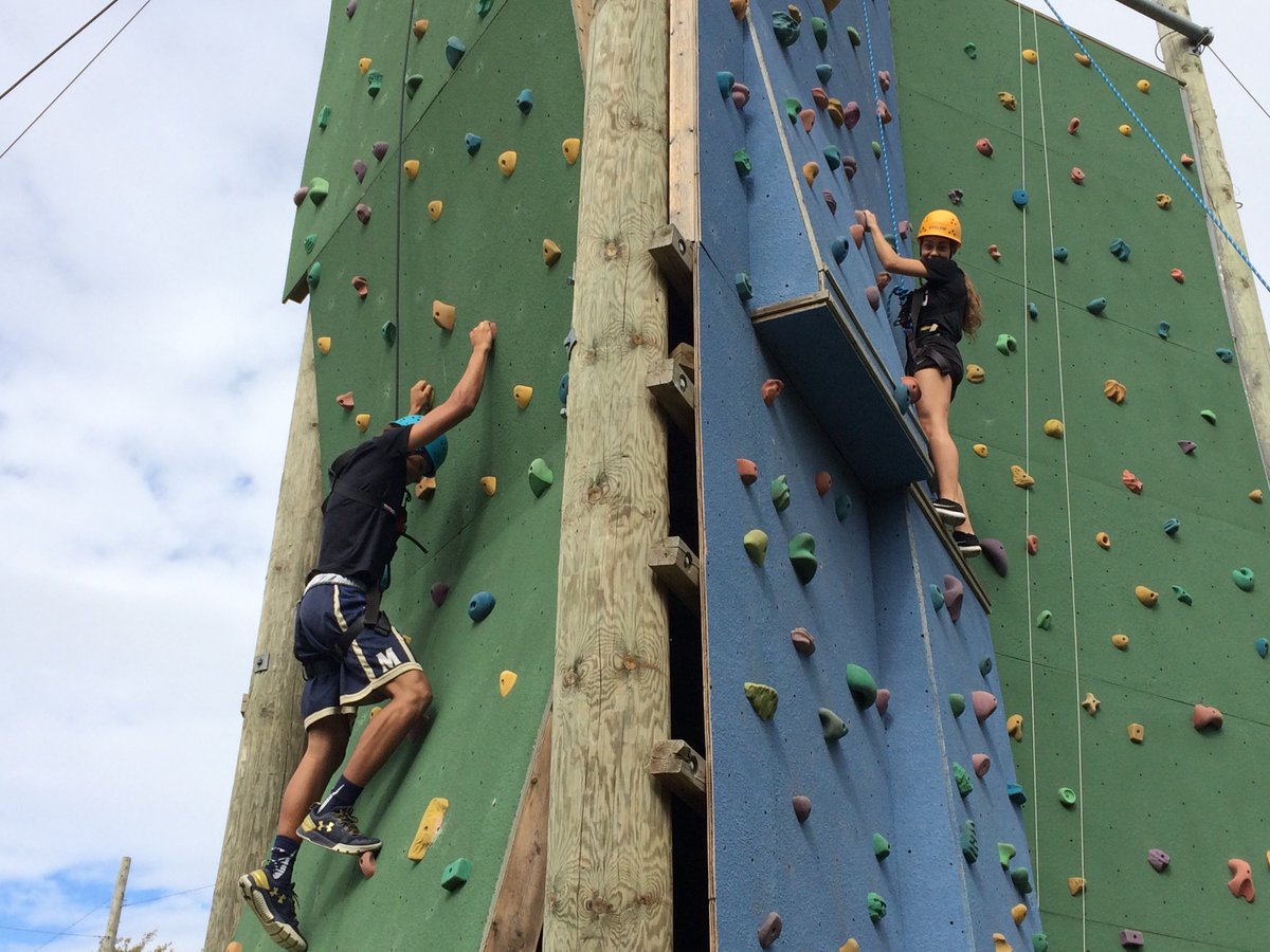 DSSSRISE's tweet photo. RISE Stepping outside our comfort zone and supporting each other #leadership #getoutside @DSSSGrizzlyDen @DavidSuzukiSS https://t.co/84x1II24GX