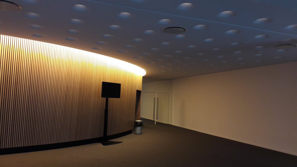 Mise en lumière de l'auditorium de la célèbre fac de <a href="/Jussieu/">Jussi</a> #eclairage #led