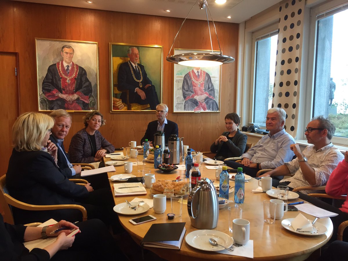 Godt møte med det nye rektoratet @NHHnyheter. Et godt samarbeid forsterkes med nye konkrete planer. <a href="/BNmarit/">Marit Warncke</a> @oythogersen