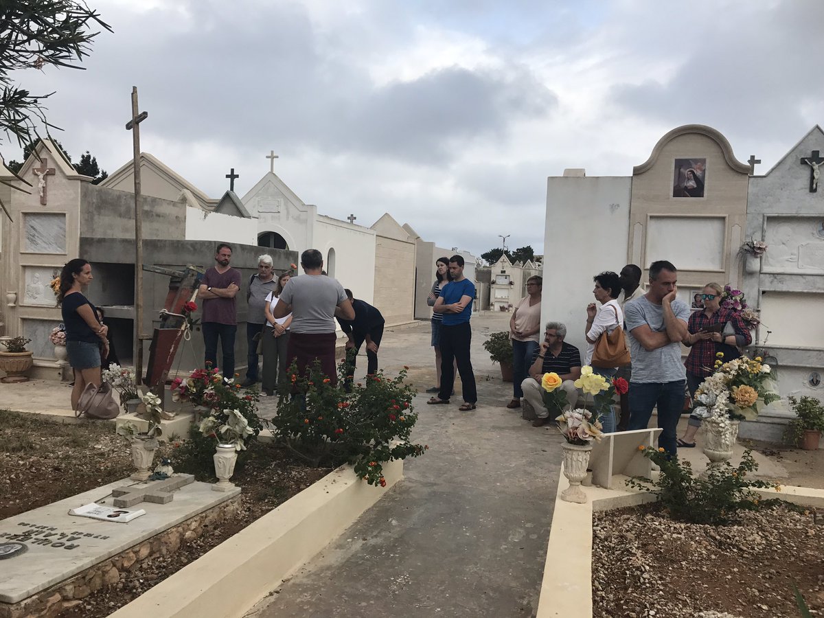 nev_it's tweet photo. #livetheborder visita al cimitero di #Lampedusa X ricordare chi sulla frontiera la vita l'ha persa https://t.co/N9qhJdIKL0