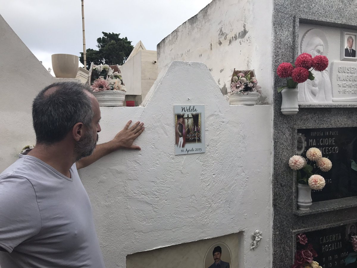 nev_it's tweet photo. #livetheborder visita al cimitero di #Lampedusa X ricordare chi sulla frontiera la vita l'ha persa https://t.co/N9qhJdIKL0