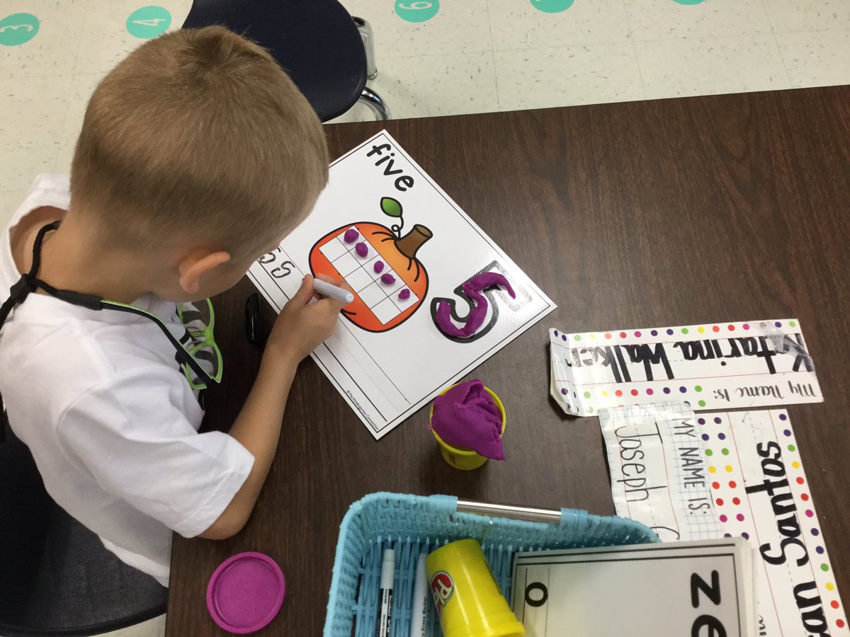 Mrs_KaylaDear's tweet photo. Kinder having some fun with numbers &amp; ten frames during stations! #BoldtInspired #BoldtKinder #NISDInspired https://t.co/QeDK6Jv9Gf