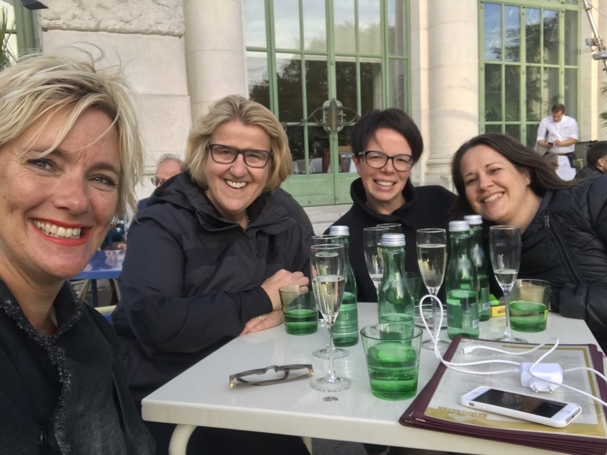 hoppenina's tweet photo. Nach dem Plenum ist vor dem Plenum @RLichtenecker @OekoBrunner @windbuechler #green #rockets #womanpower https://t.co/GDYTQGM5j0