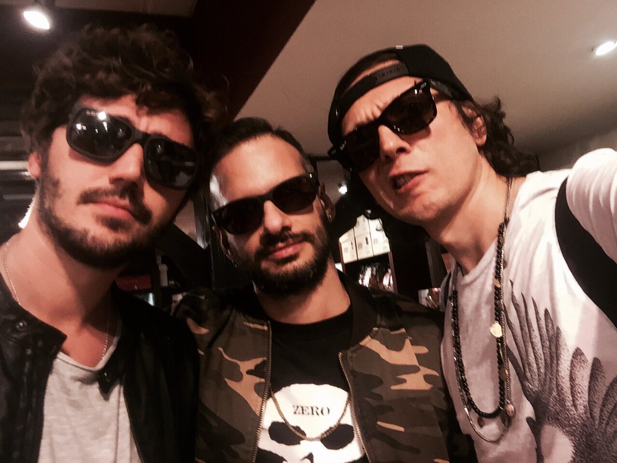 MetaErmal's tweet photo. Vi voglio bene stronzetti. ❤️😂 @robipace @AndreaVigentini https://t.co/HNP7YNAl0x
