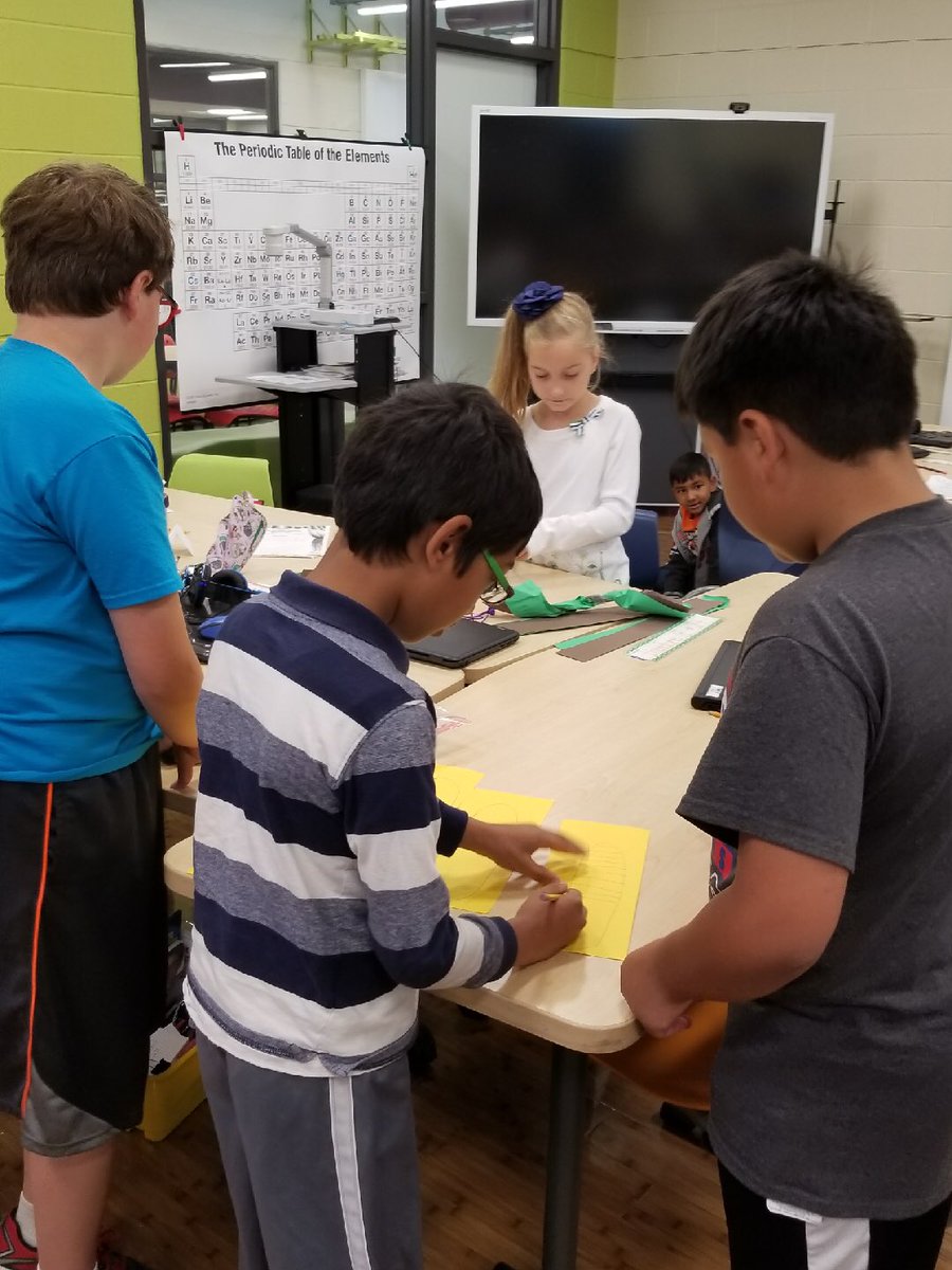 jcdsps's tweet photo. 3rd g. #dunhamSTEM Ss creating props and sets for #readerstheater! The excitement is growing! #STEMed #readinginSTEM https://t.co/hDWG7UlxSF
