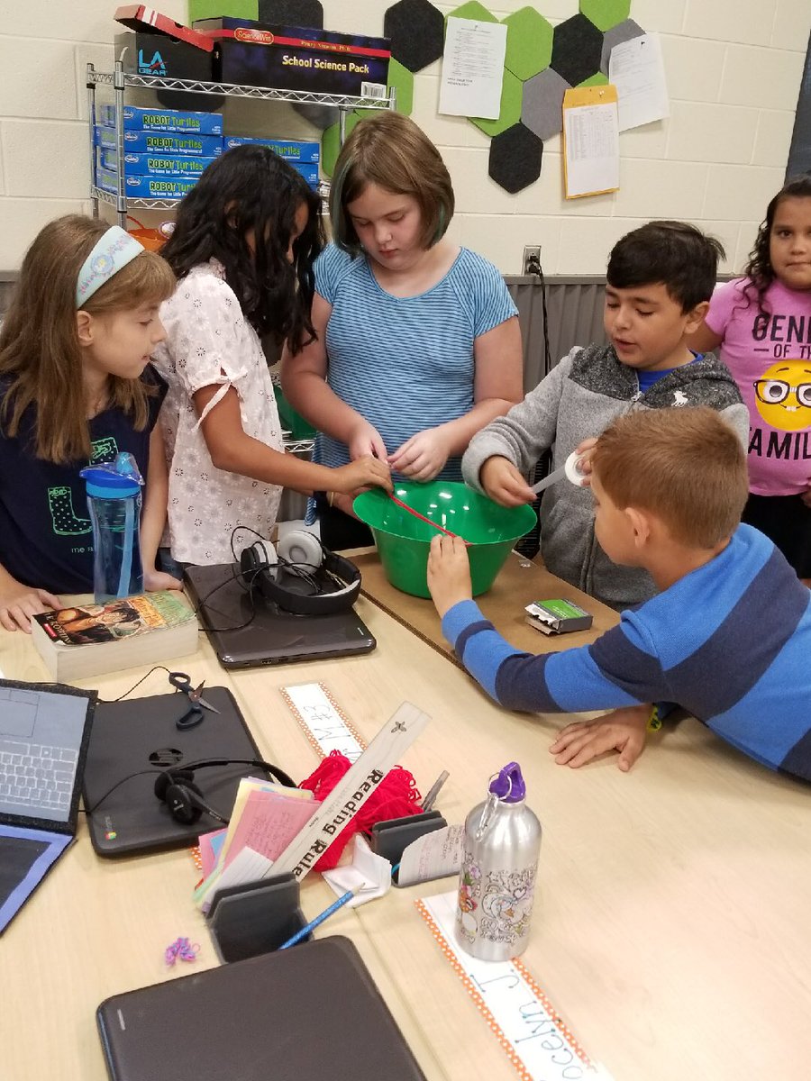 jcdsps's tweet photo. 3rd g. #dunhamSTEM Ss creating props and sets for #readerstheater! The excitement is growing! #STEMed #readinginSTEM https://t.co/hDWG7UlxSF