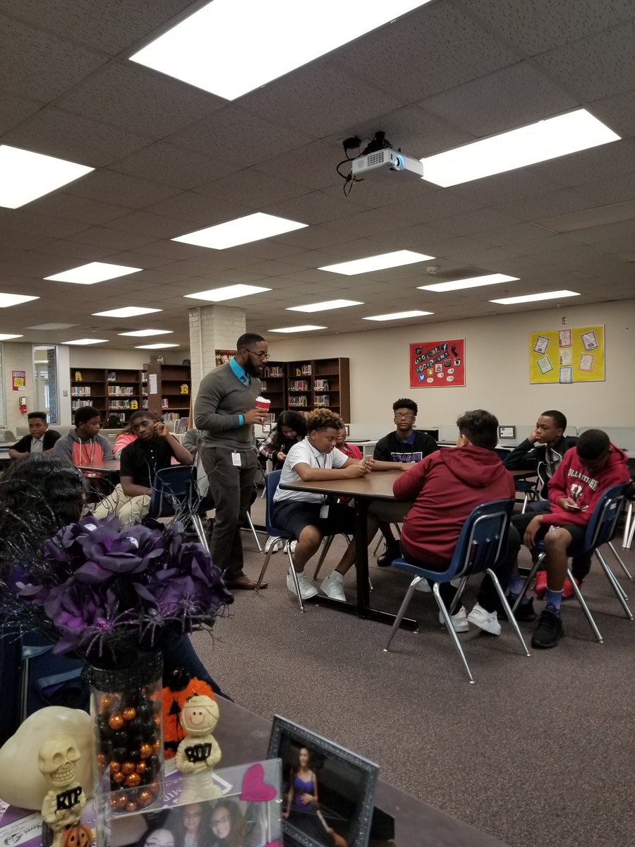 Teague LMC 📚 tweet media