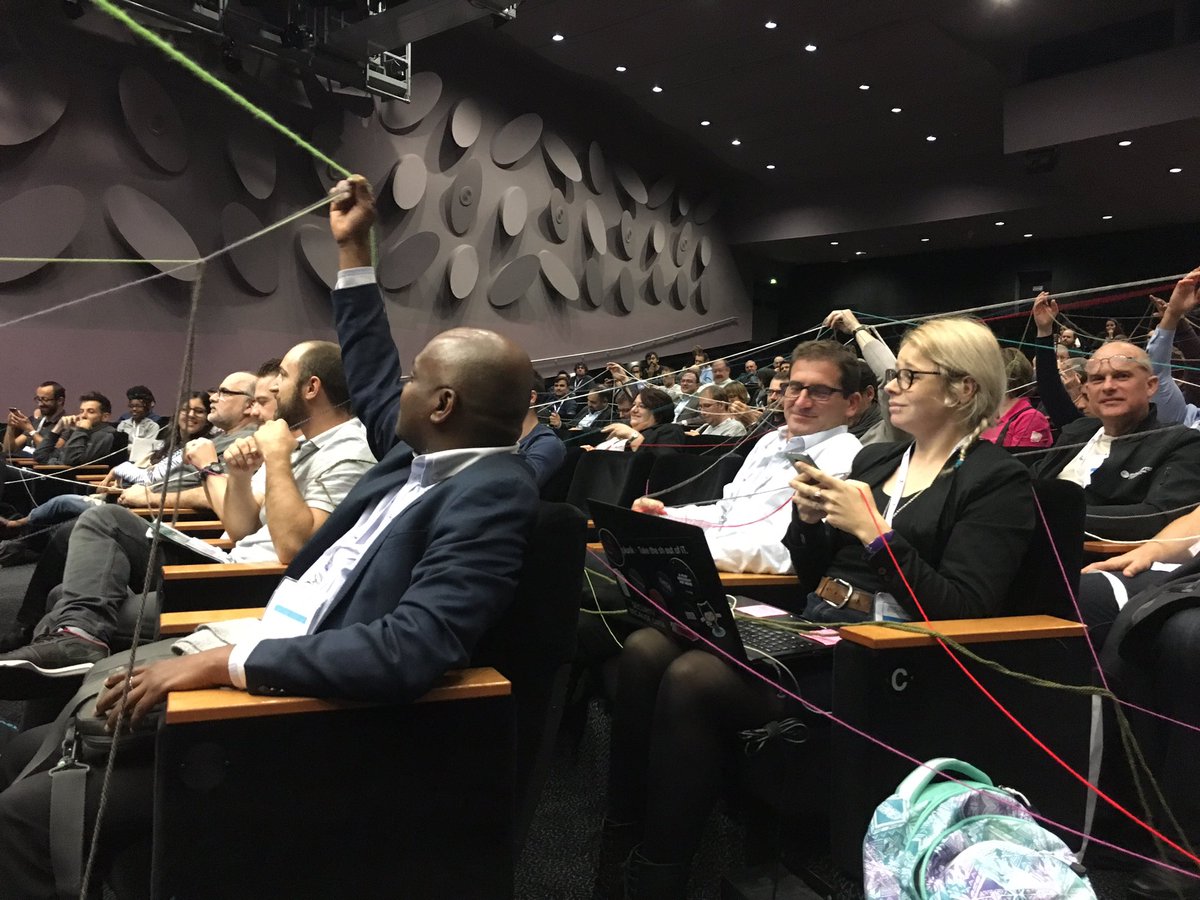 CANALTechTeam's tweet photo. Experiences sur la représentation de l'organisation des SI avec des pelotes de laines #experiences2017 https://t.co/ycTIYk013s