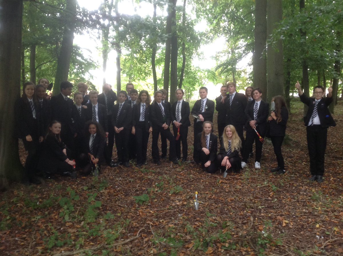 TTAEnvironment's tweet image. A huge thank you to my year 9s who managed to plant 100 English bluebells and 100 snowdrops #BagsofHelp #ThetfordAcaduk