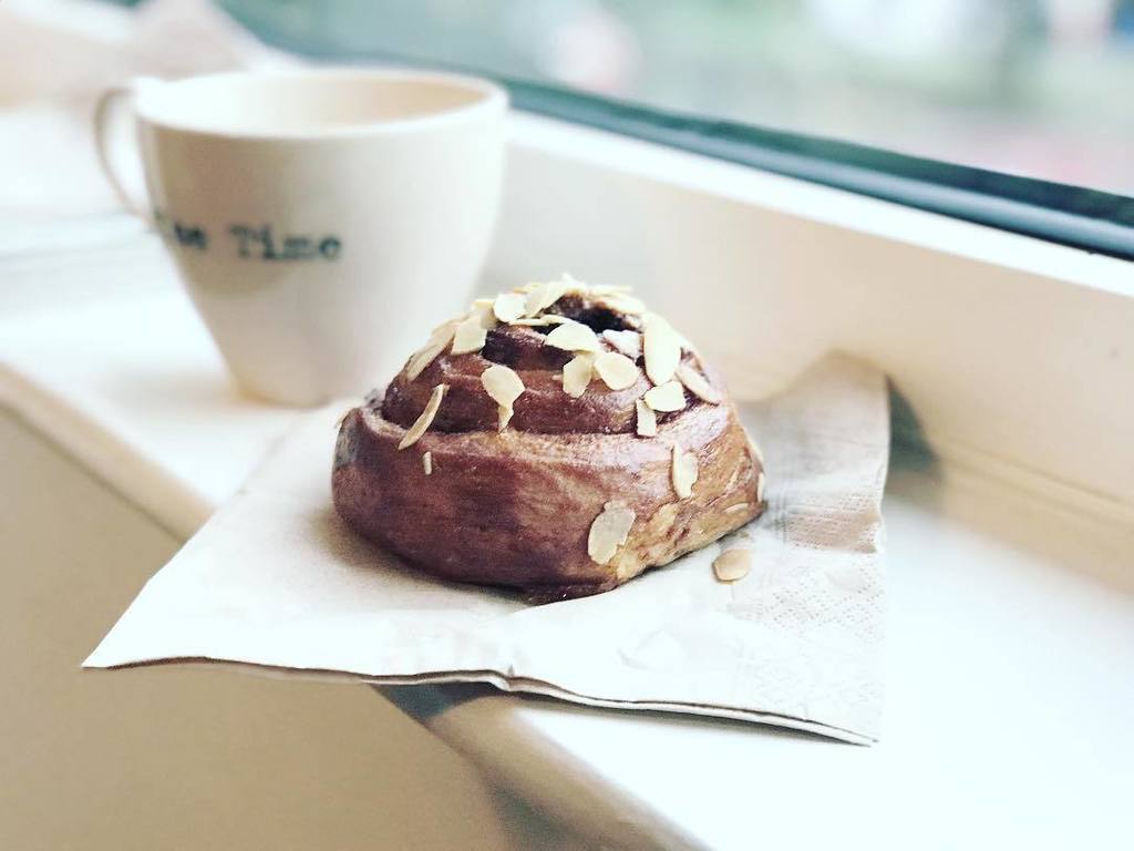 NatashaKLondon's tweet photo. It’s the #CinnamonBunWeek. These BlueBerry &amp; Almond Cinnamon Buns from @NordicBakery are to die for! #cinnamonbuns… https://t.co/UlrdIUuGWL https://t.co/GZlvgu5rSG