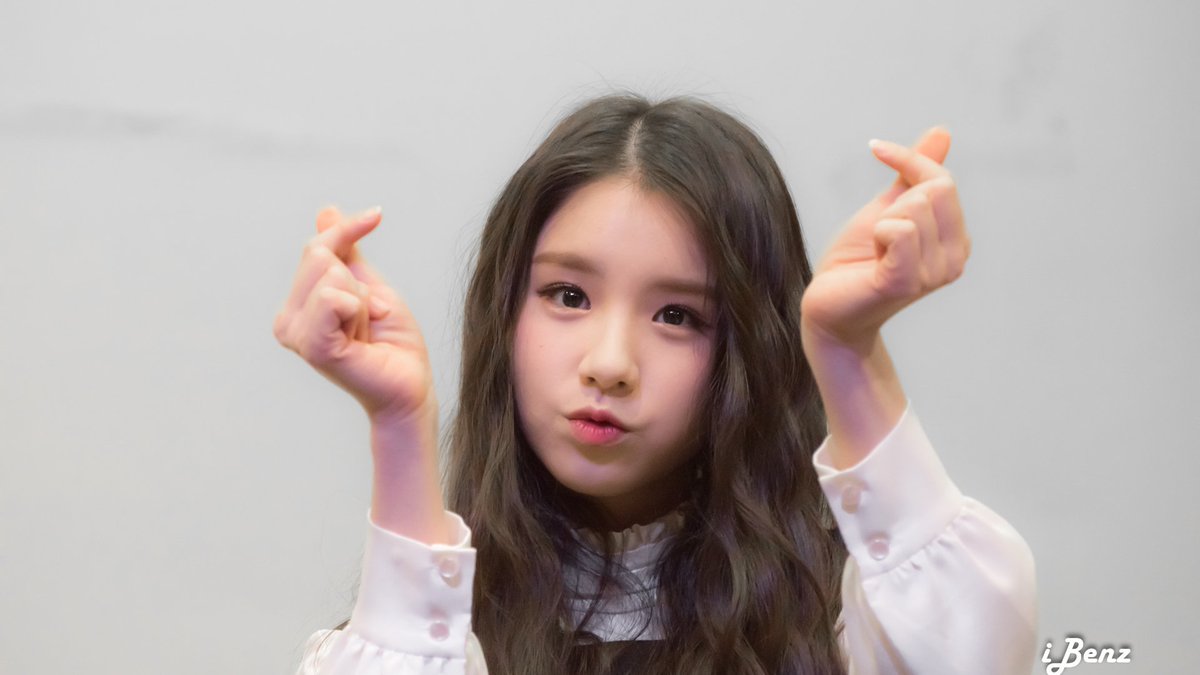iBenz1993's tweet photo. Happy Heejin 1 year member LOONA 🎉🎉 @loonatheworld 💗💗

#HEEJIN1stAnniversary #이달의소녀 #희진 #LOONA #Heejin https://t.co/nQYsLlKmYz