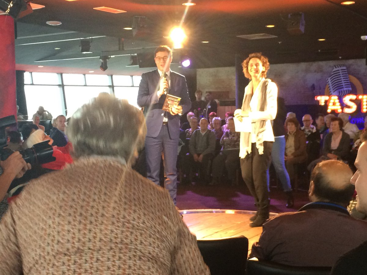 AgeFriendly_TH's tweet photo. Alderman @karstenklein and @CultuurSchakel hand over the “Culture Guide”, with all activities in The Hague for the elderly #agefriendly https://t.co/o3qI6g5CFU