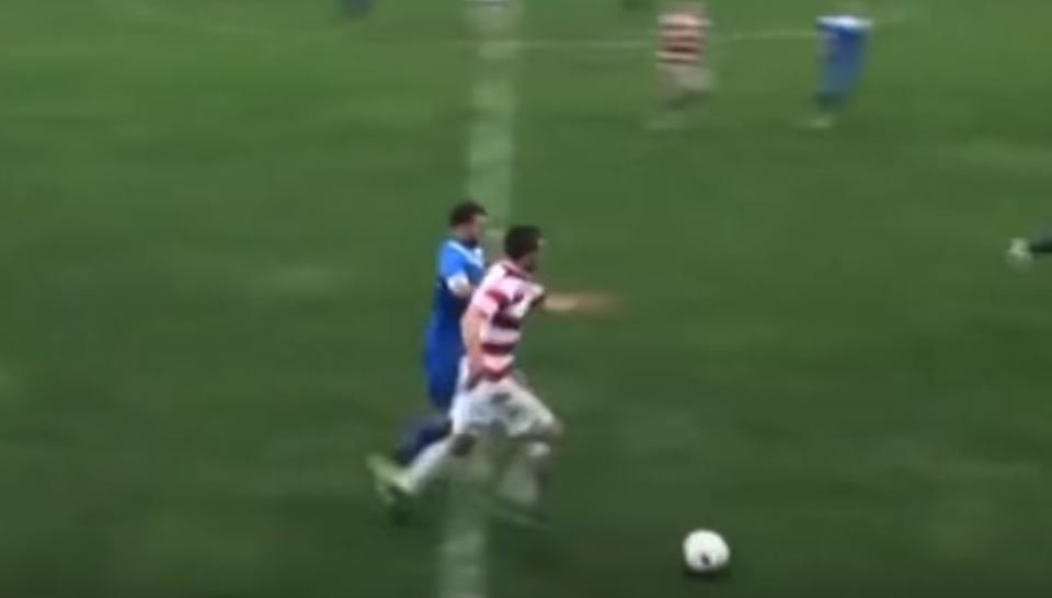 Noticia_Libre's tweet photo. Un futbolista pierde un testículo por esta terrible patada desde atrás (Video)

  https://t.co/uZRRB9qEUc https://t.co/S7L0dr6DCm