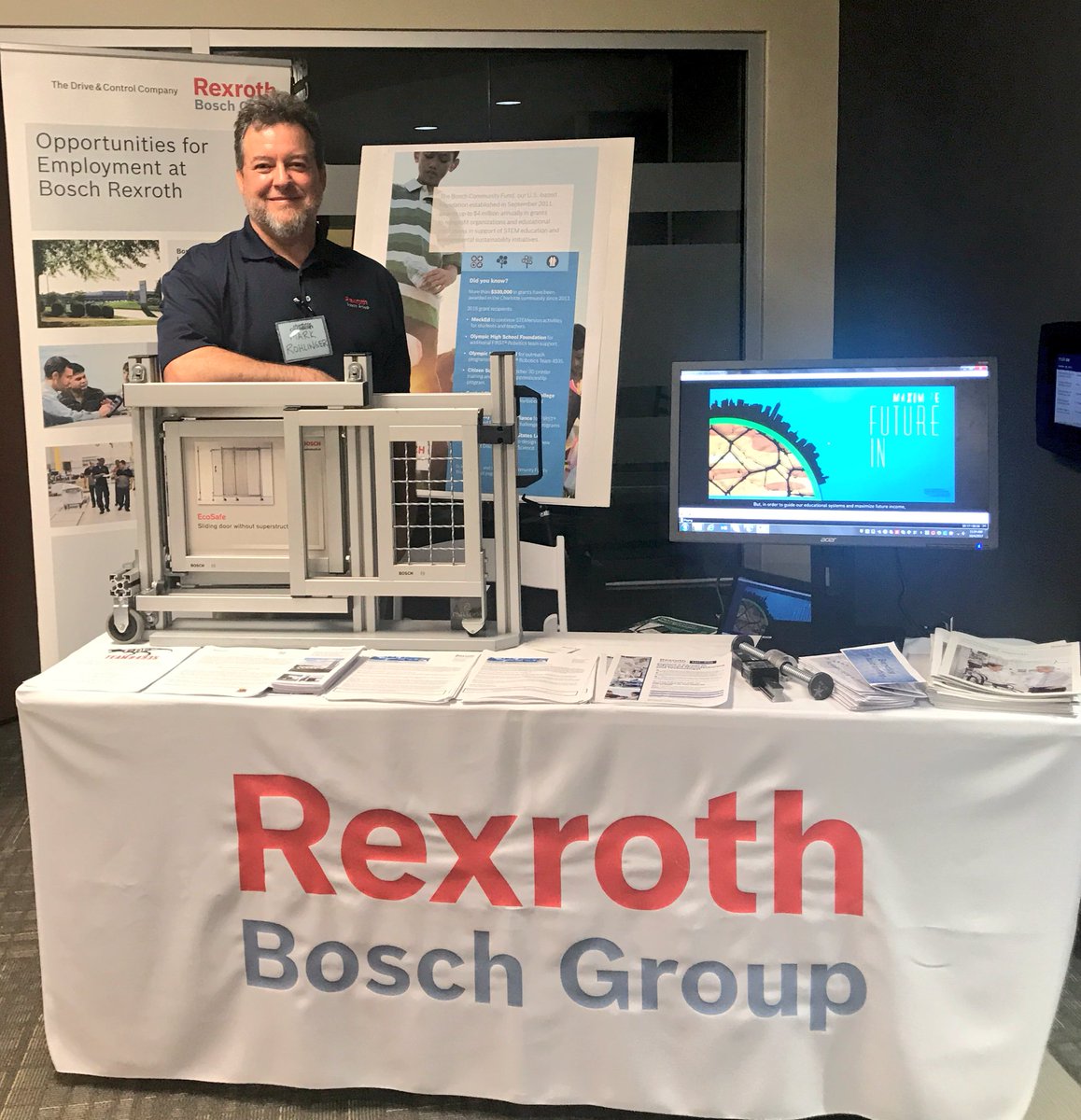 AshleyHedrick's tweet photo. Thanks Mark and @BoschRexrothUS for your support of the @cltchamber #CLTmfg symposium and chairmanship of the council! #workforce #MFGday17 https://t.co/WzYLdpnM7q