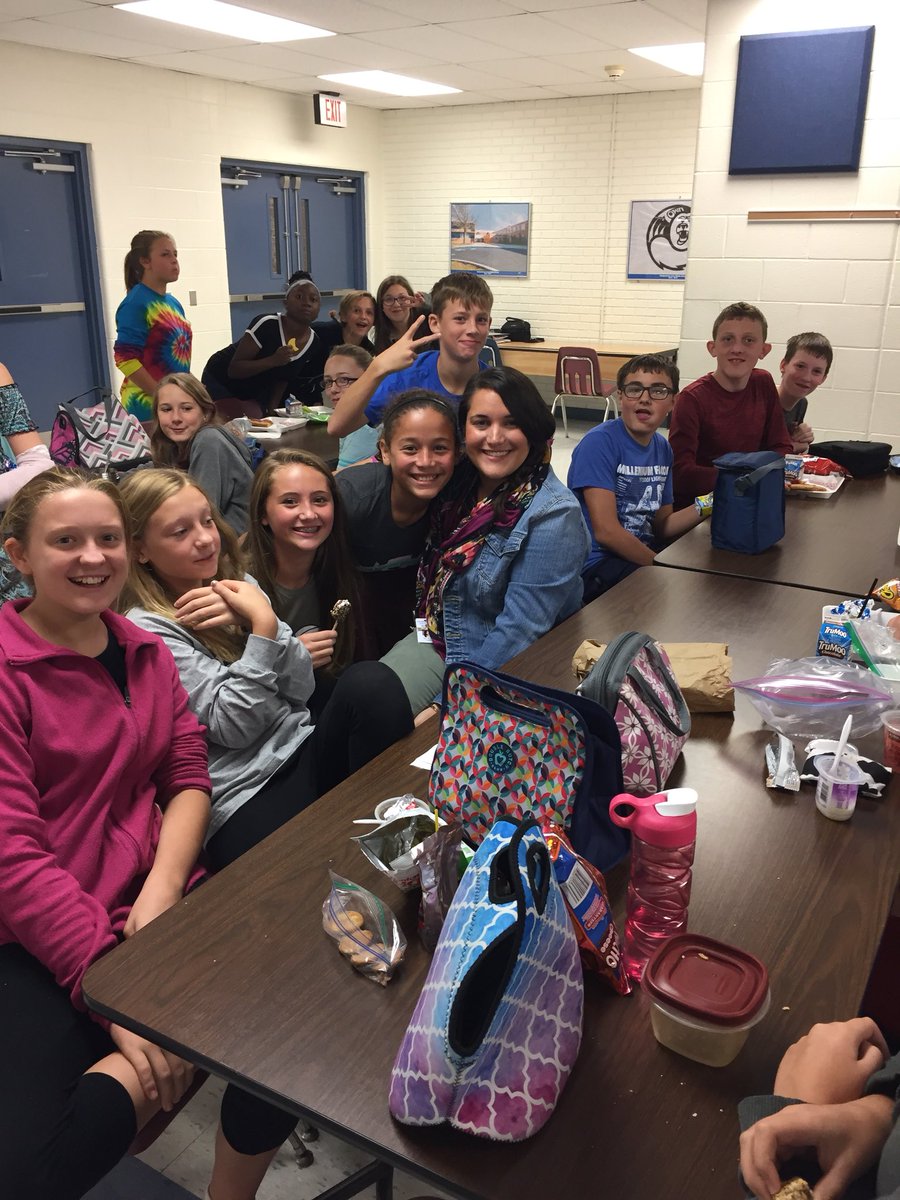 PericciMike's tweet photo. Cafeteria fun! Party in the EAMS! #EAMSRules https://t.co/zwH2mVtEzQ