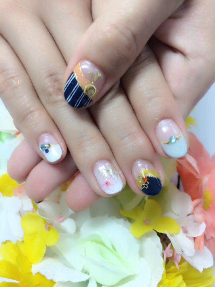 ナイスネイル池袋 キャラクターモチーフネイル 刀剣乱舞 山姥切国広 まんばちゃんのお衣装のポイントを入れてシンプルに可愛いくデザインさせていただきました ご来店ありがとうございました