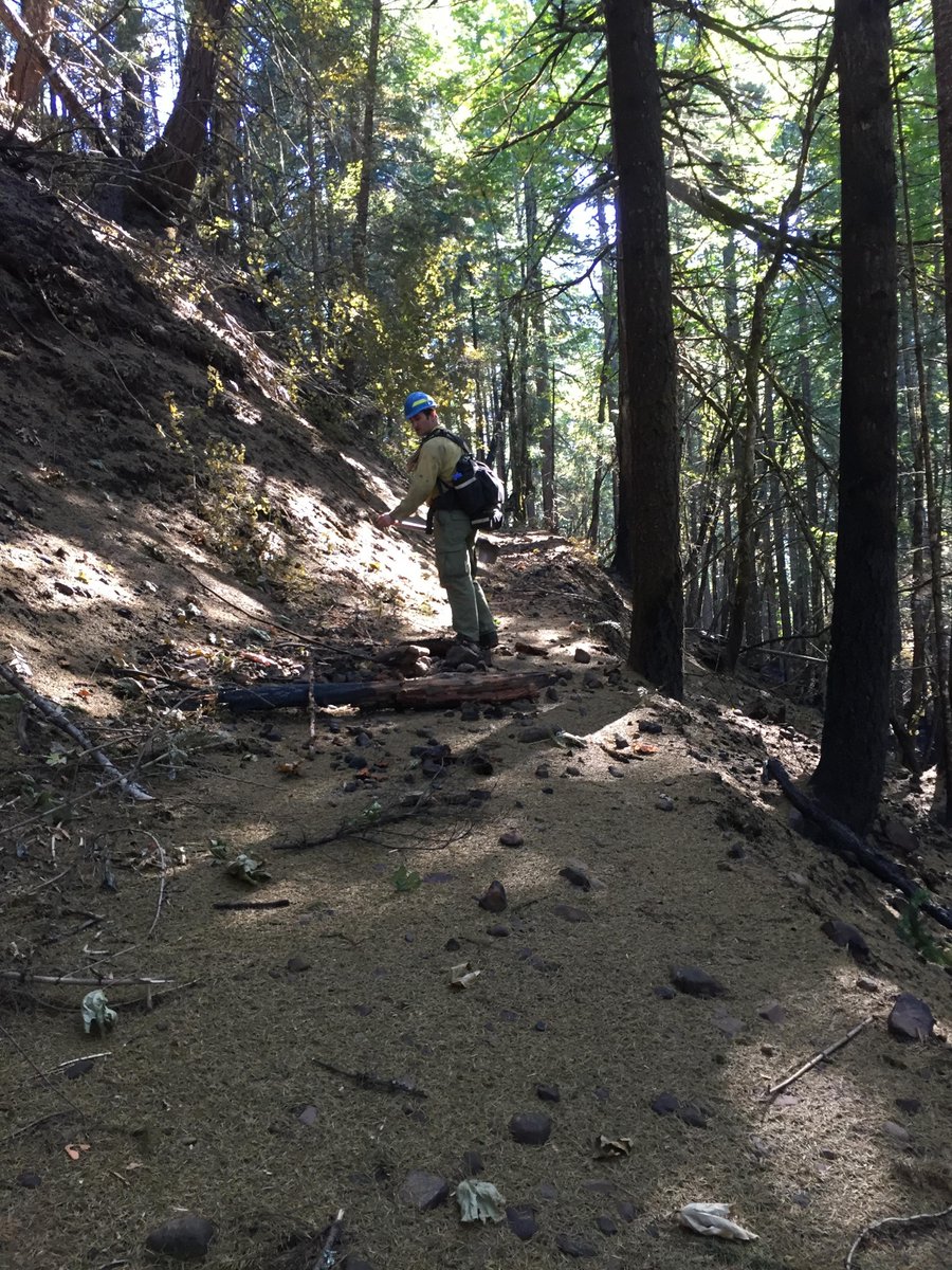 WildfiresUpdate's tweet photo. #EagleCreekFire #OR #ORCGF https://t.co/UyHkqR8dhx Eagle Creek Fire: Burned Area Emergency Response Update – Eagle Creek Fire 10/03/17 https://t.co/Pao1UIi6Yy