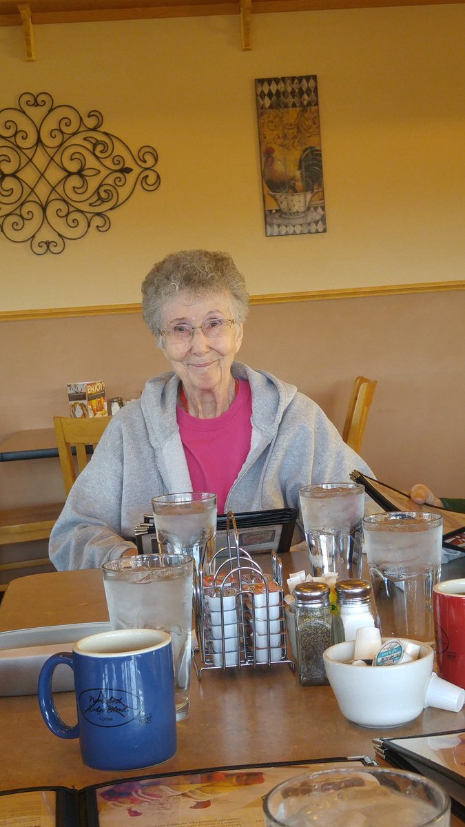 CallahanVillAD's tweet photo. The gals @Callahanvillage changed it up &amp; instead of having a lunch outing, we are enjoying breakfast at Elmers! https://t.co/IqXImaIpWl