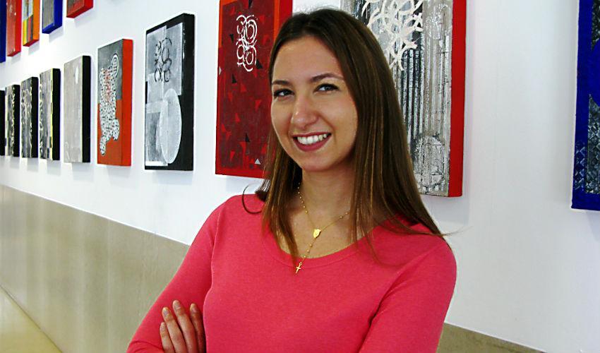 Unibocconi's tweet photo. Lei è Carmen Manna, studia international management, ed è la prima beneficiaria del Merit Award Luigi e Lina Guatri https://t.co/raDCFh1oCt https://t.co/rbKdkbLx96