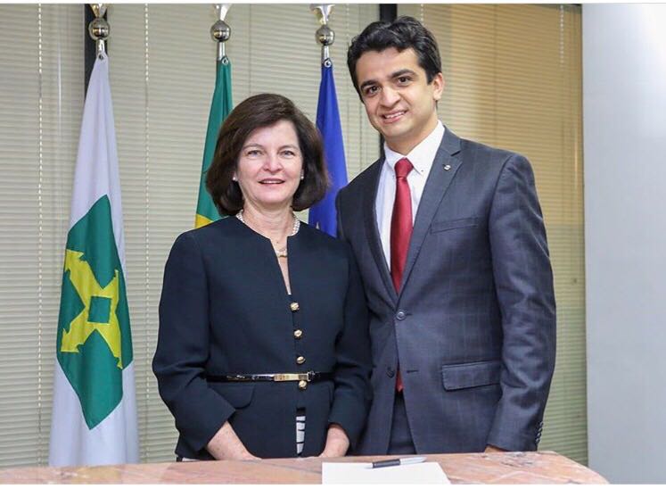 MitoConcursos's tweet photo. Parabéns professores @MitoConcursos pelo reconhecimento da liderança dentro do MPF! Sucesso nesse novo desafio. @GustavoNogami @AlanMansur https://t.co/gWSDvu5Vg0