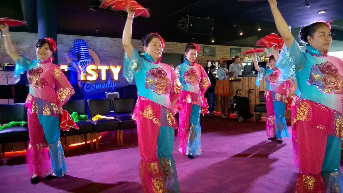 AgeFriendly_TH's tweet photo. Beautiful Chinese dancing @OnzePier at the closing ceremony! #agefriendly #thehague https://t.co/TAtDAC62pV