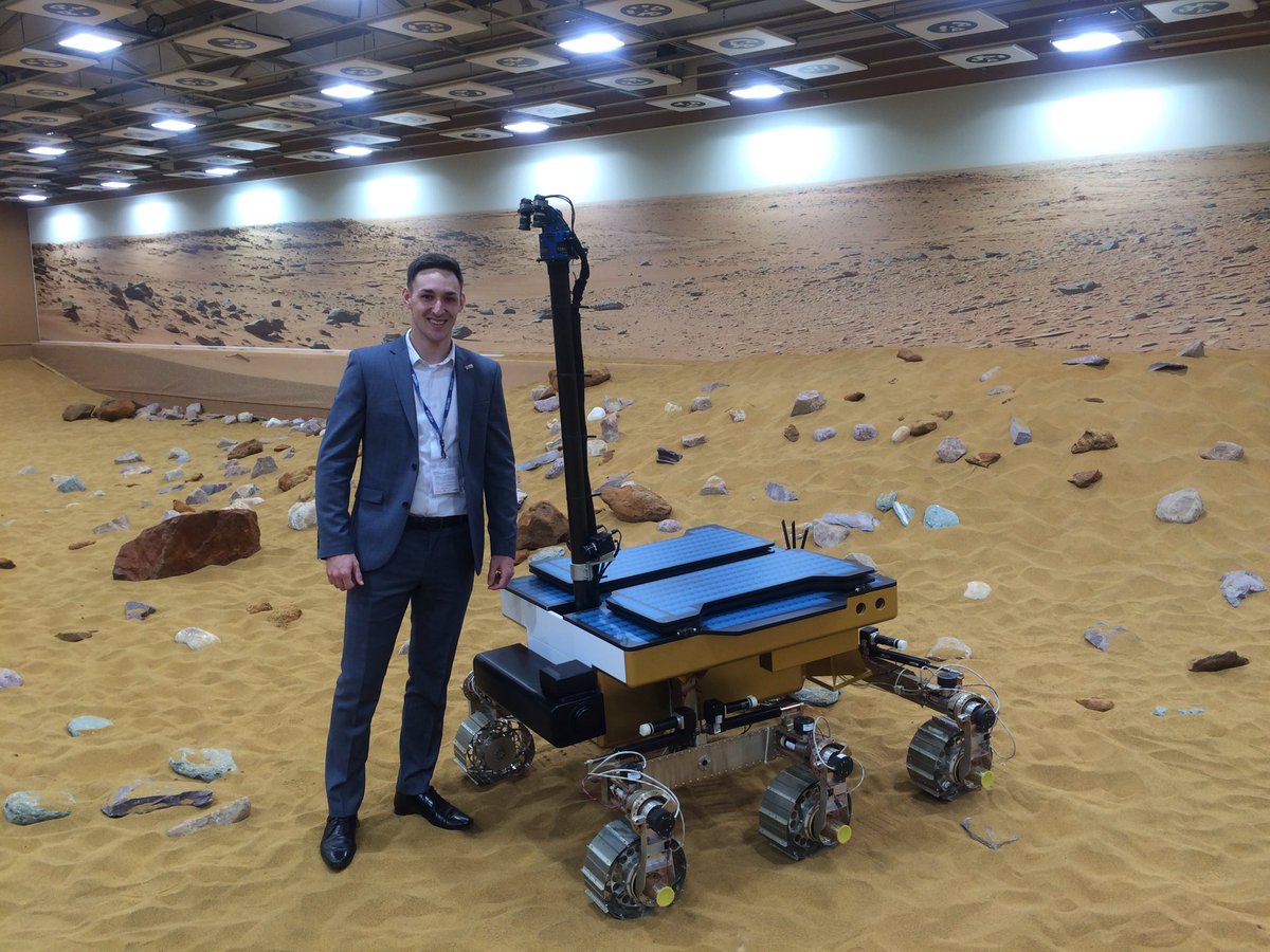 Mr_Brayford's tweet photo. Trip to Airbus and we stumbled across the #ExoMarsRover #Martian https://t.co/pJX5gGqvyO