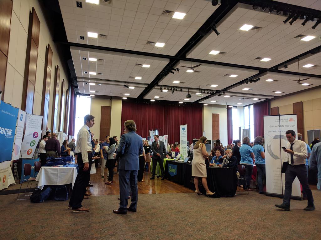 TheStitchinWell's tweet photo. Come out to the October Career Fair today and tomorrow!!  It goes till 2 today! #siue #hireSIUEcougars https://t.co/ZqHGgCoFK0