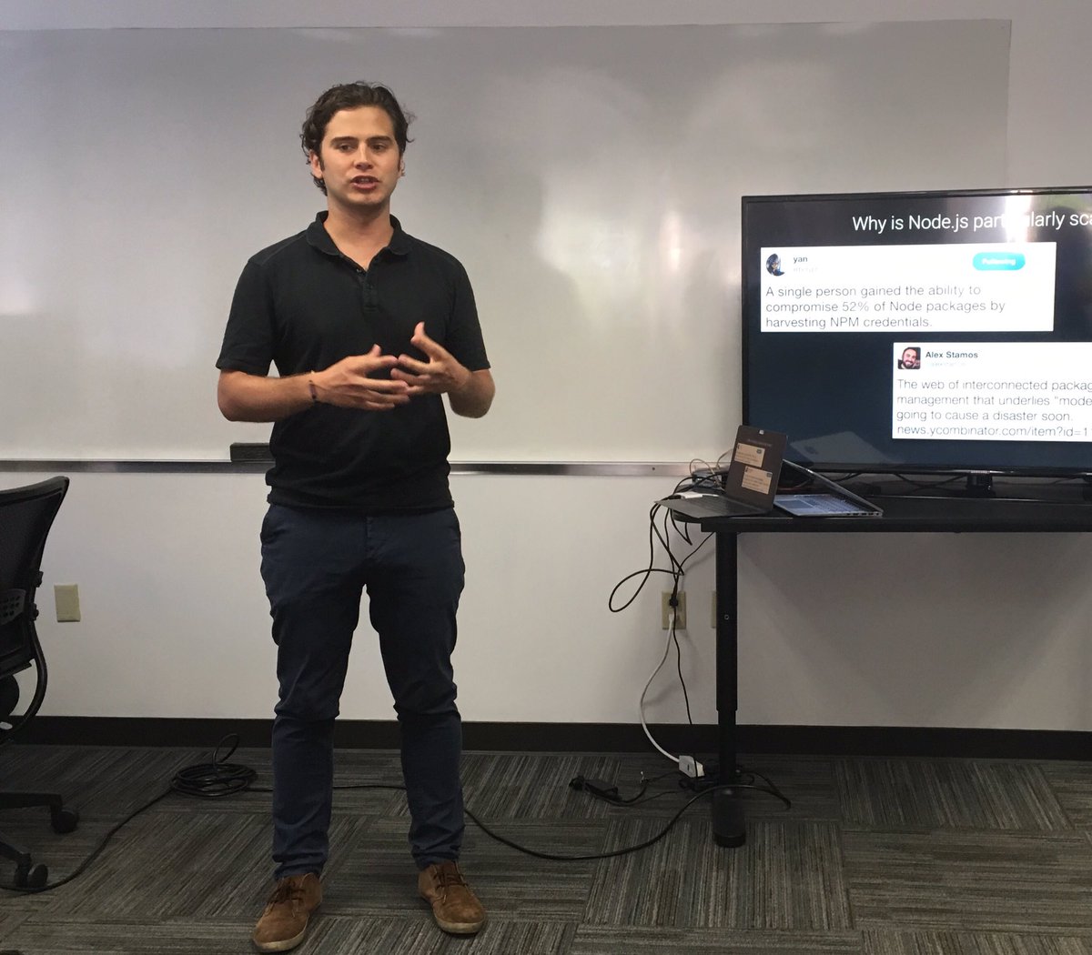 Carmenpizarro's tweet image. Thanks to @cgalmenar from INTRINSIC, Startup of #CyberSecurity: how yo make software inmune to vulnerabilities&apos; #oracleinnovation17 #OOW17