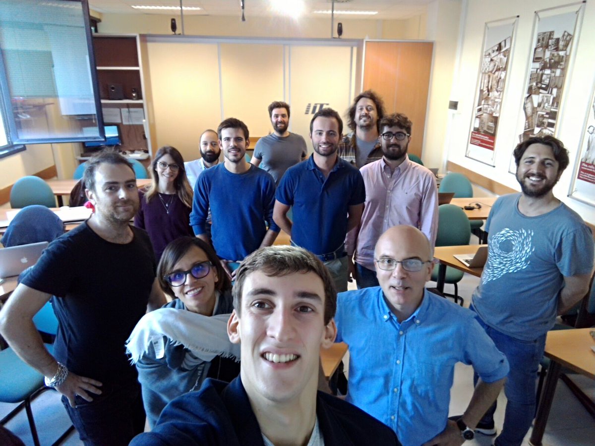 InnoVitsLab's tweet photo. Da Pisa, @smizio con gli #startupper finalisti della #itcup17 @ItCupRegistro durante la formazione in aula #startup https://t.co/SiqpjBoQU3