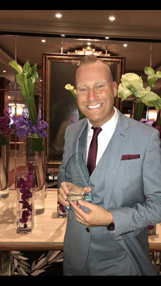 DeCareDentalIE's tweet photo. @irishgerontsoc #igs2017 Great to receive a presidential #award. Putting a #spotlight on #oralhealth https://t.co/gaAerK8UTw
