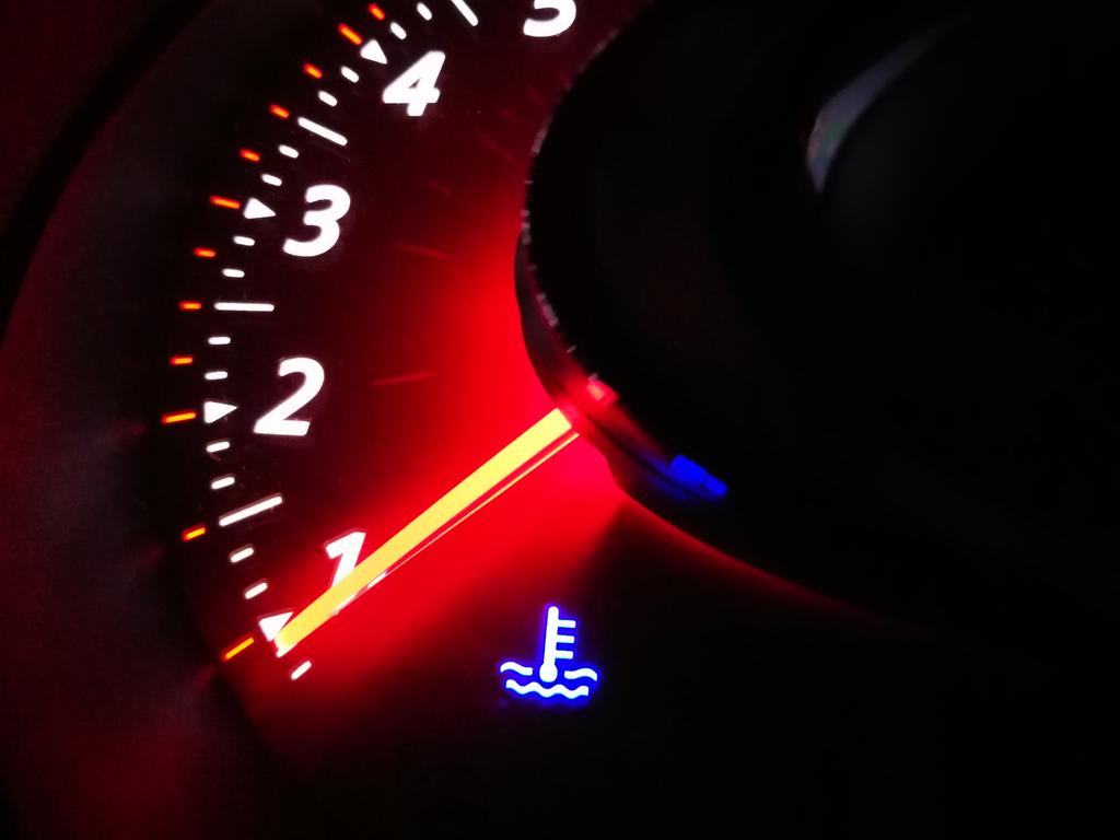 CARandGAS's tweet photo. #SabíasQué el @PrensaRENAULT #ClioRsTrophy no tiene indicador de temperatura al uso? #Azul no corras. #Apagado Ready to zapatilla. https://t.co/pqNcCFfrcE