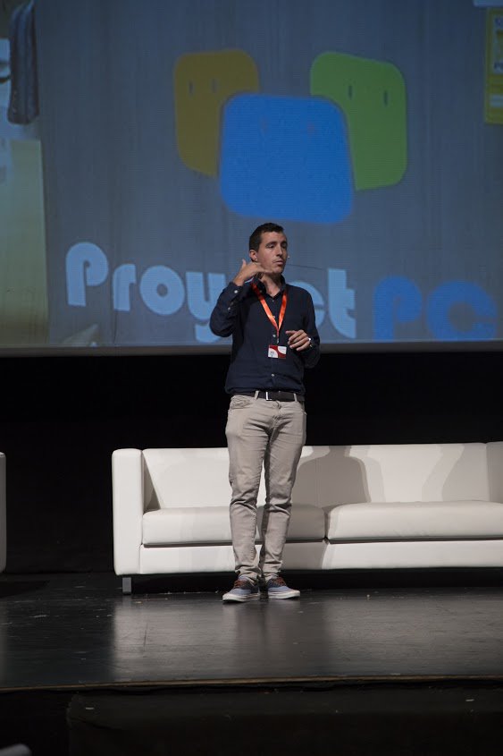 proyect_pc's tweet photo. Estamos orgullosos del premio "Caso de éxito” recibido . Os mostramos un par de fotos de nuestro compañero recogiendo el premio. https://t.co/S67TgtWJAr